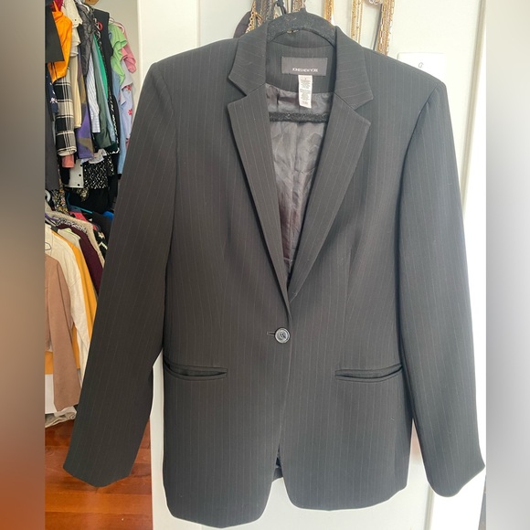 Jones New York - woman’s blazer. - Picture 1 of 4